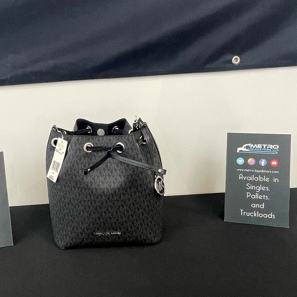 Michael Kors Eden Medium Bucket Bag Shoulder Tote - Picture 4 of 5